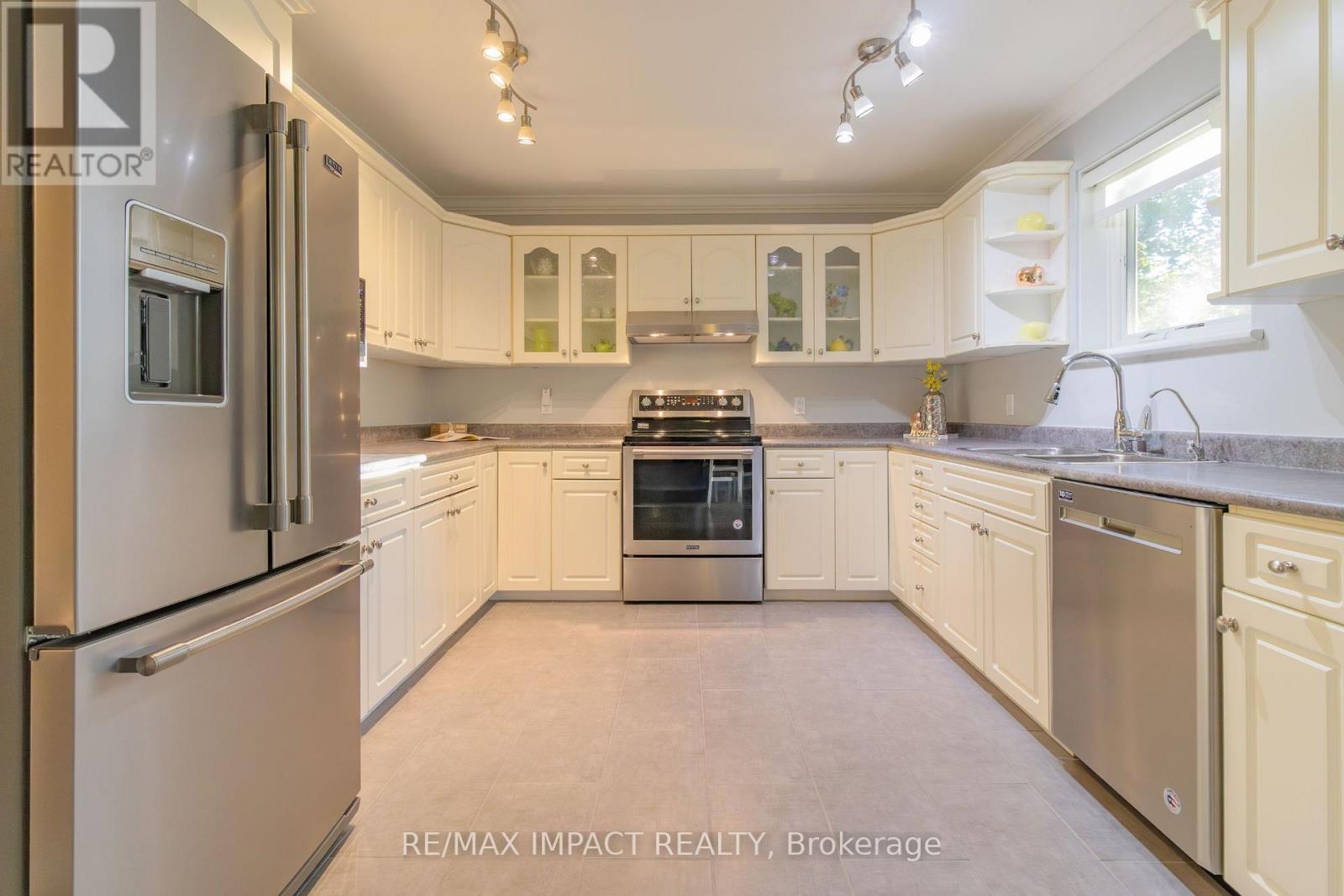 5176 Kelly Road, Hamilton Township, ON - Indoor Photo Showing Kitchen With Stainless Steel Kitchen