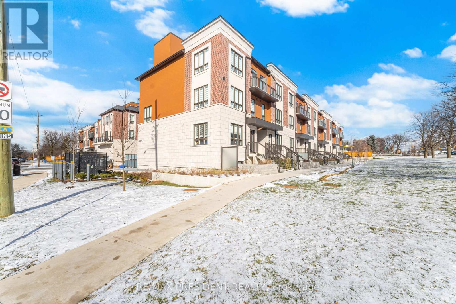 19 - 4015 Hickory Drive, Mississauga, ON - Outdoor