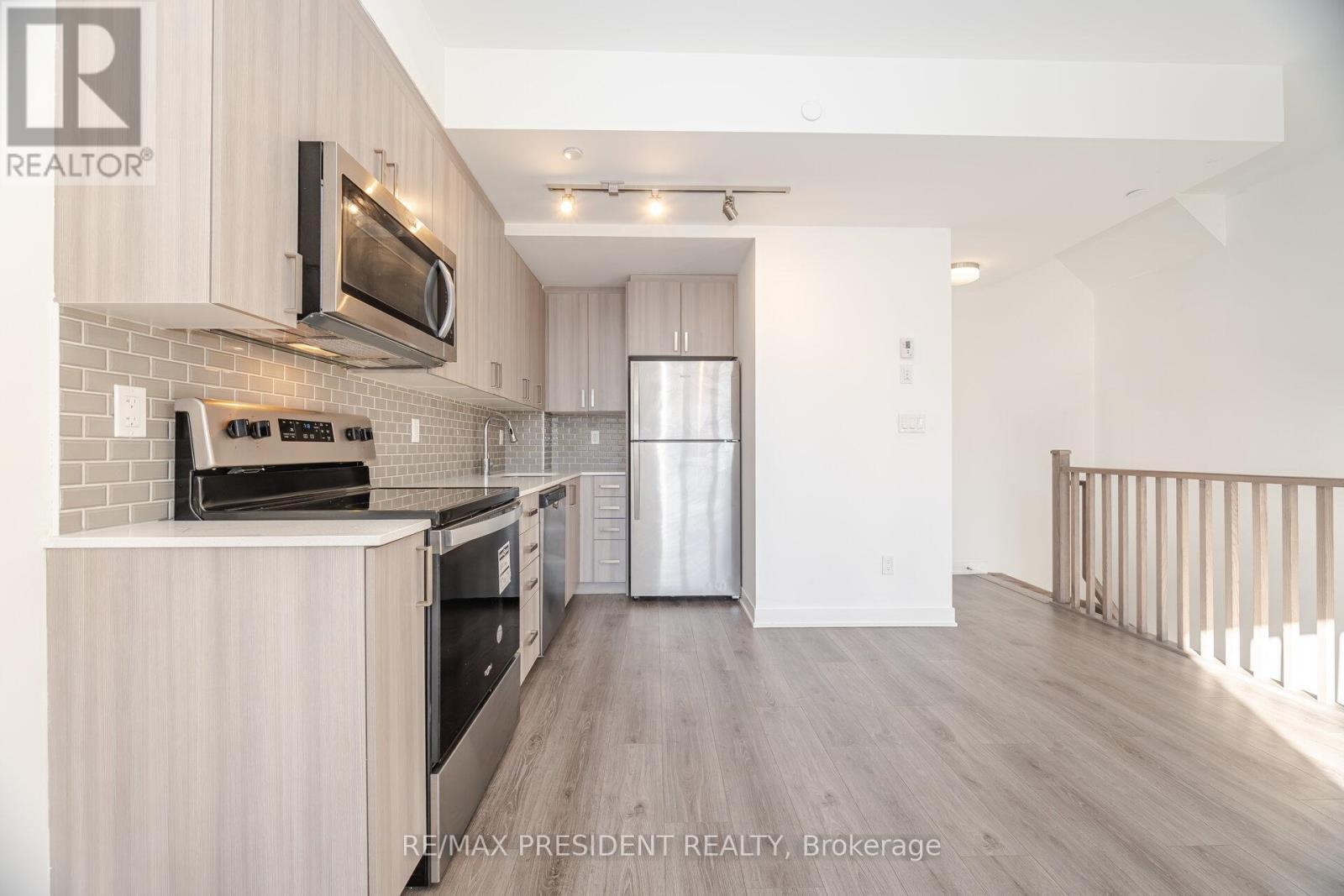 19 - 4015 Hickory Drive, Mississauga, ON - Indoor Photo Showing Kitchen With Stainless Steel Kitchen