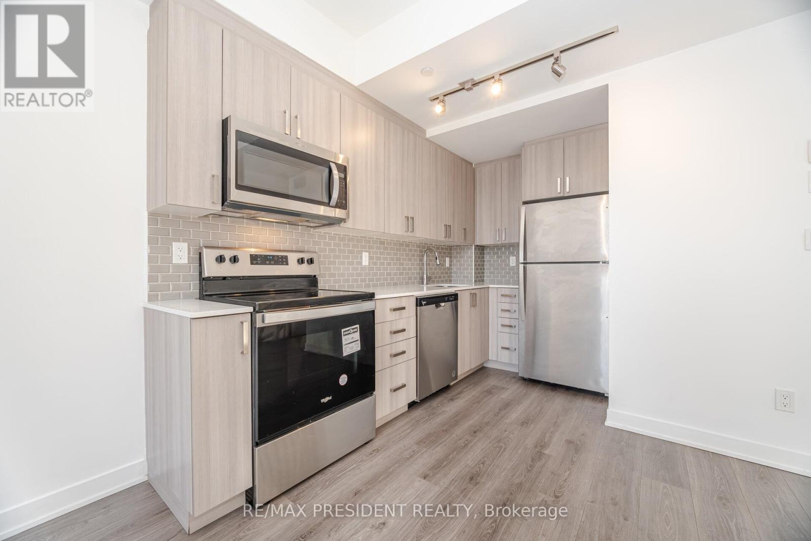 19 - 4015 Hickory Drive, Mississauga, ON - Indoor Photo Showing Kitchen With Stainless Steel Kitchen