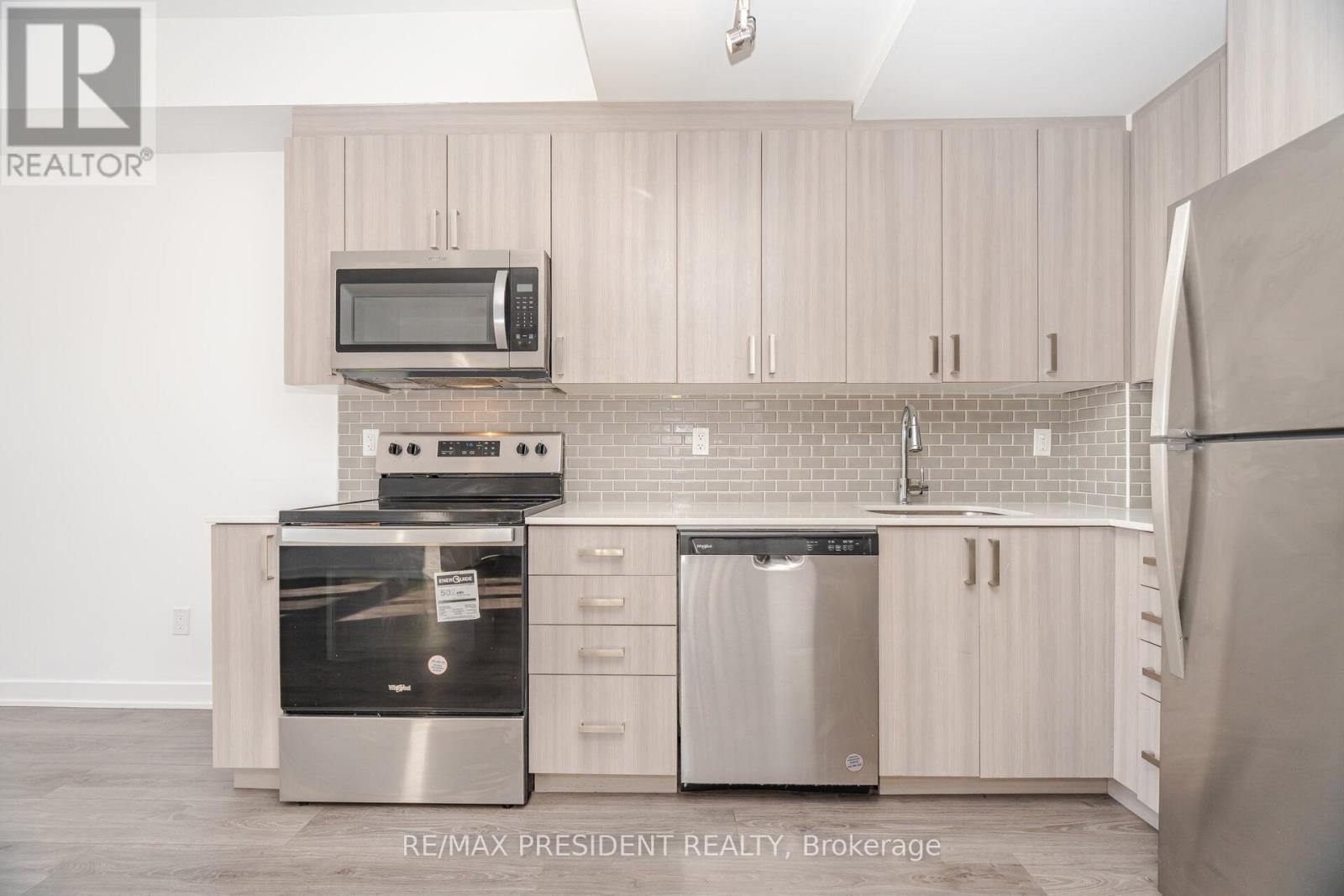 19 - 4015 Hickory Drive, Mississauga, ON - Indoor Photo Showing Kitchen With Stainless Steel Kitchen With Upgraded Kitchen