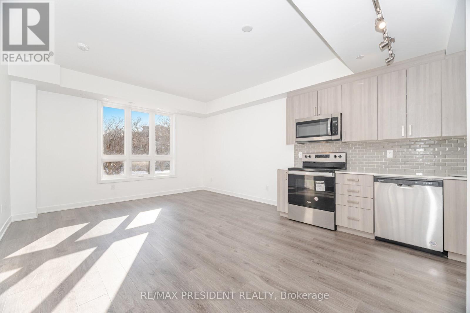 19 - 4015 Hickory Drive, Mississauga, ON - Indoor Photo Showing Kitchen With Stainless Steel Kitchen