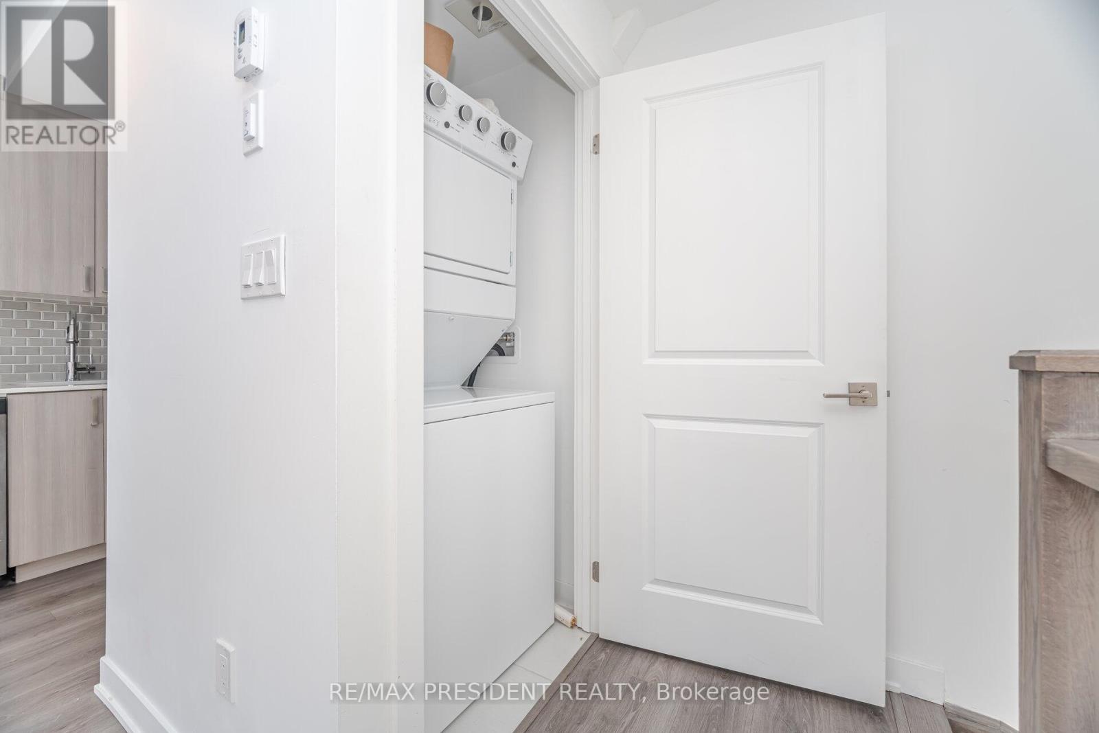 19 - 4015 Hickory Drive, Mississauga, ON - Indoor Photo Showing Laundry Room