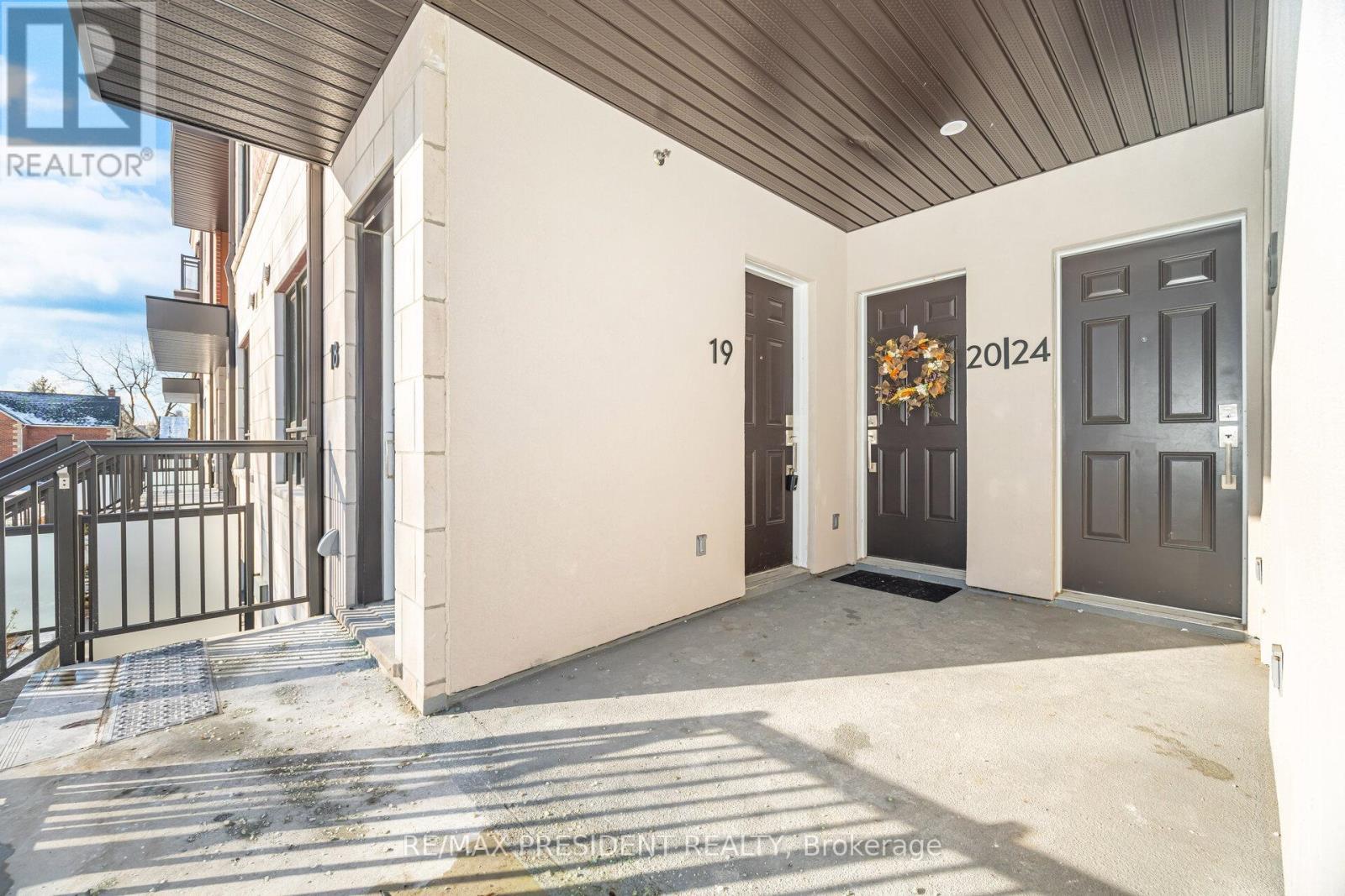 19 - 4015 Hickory Drive, Mississauga, ON - Outdoor With Exterior