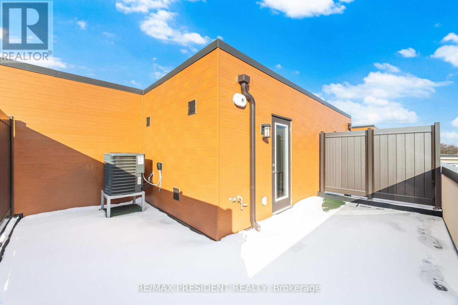 19 - 4015 Hickory Drive, Mississauga, ON - Outdoor With Exterior