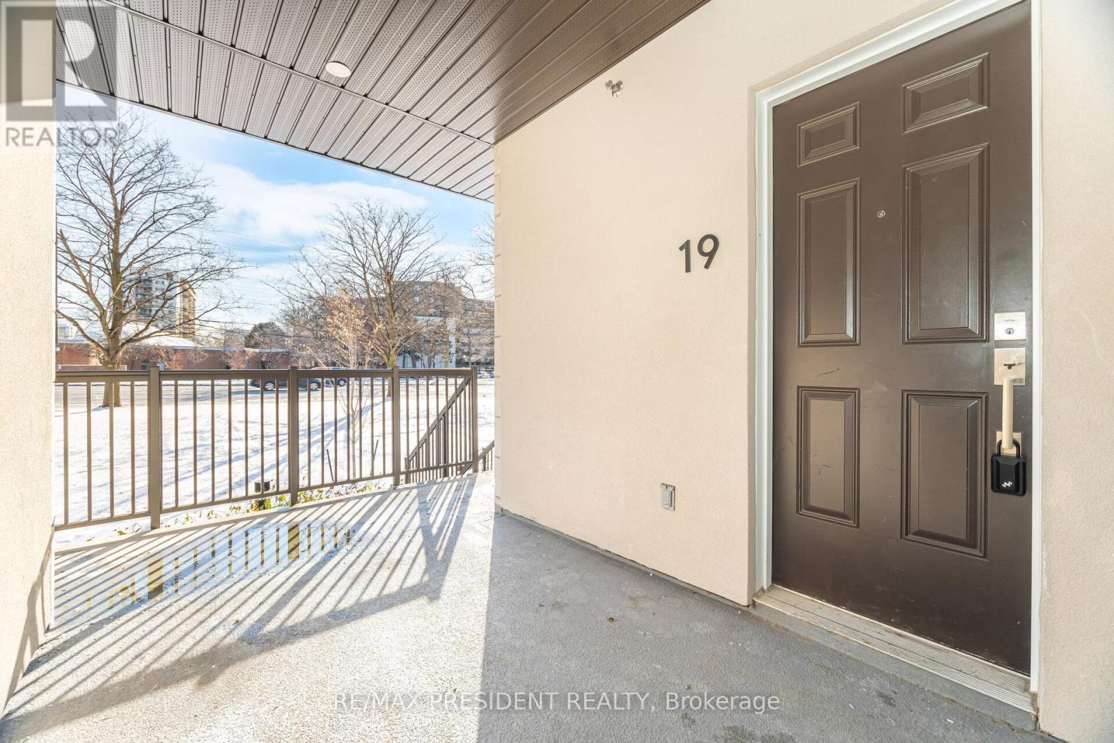 19 - 4015 Hickory Drive, Mississauga, ON - Outdoor With Exterior