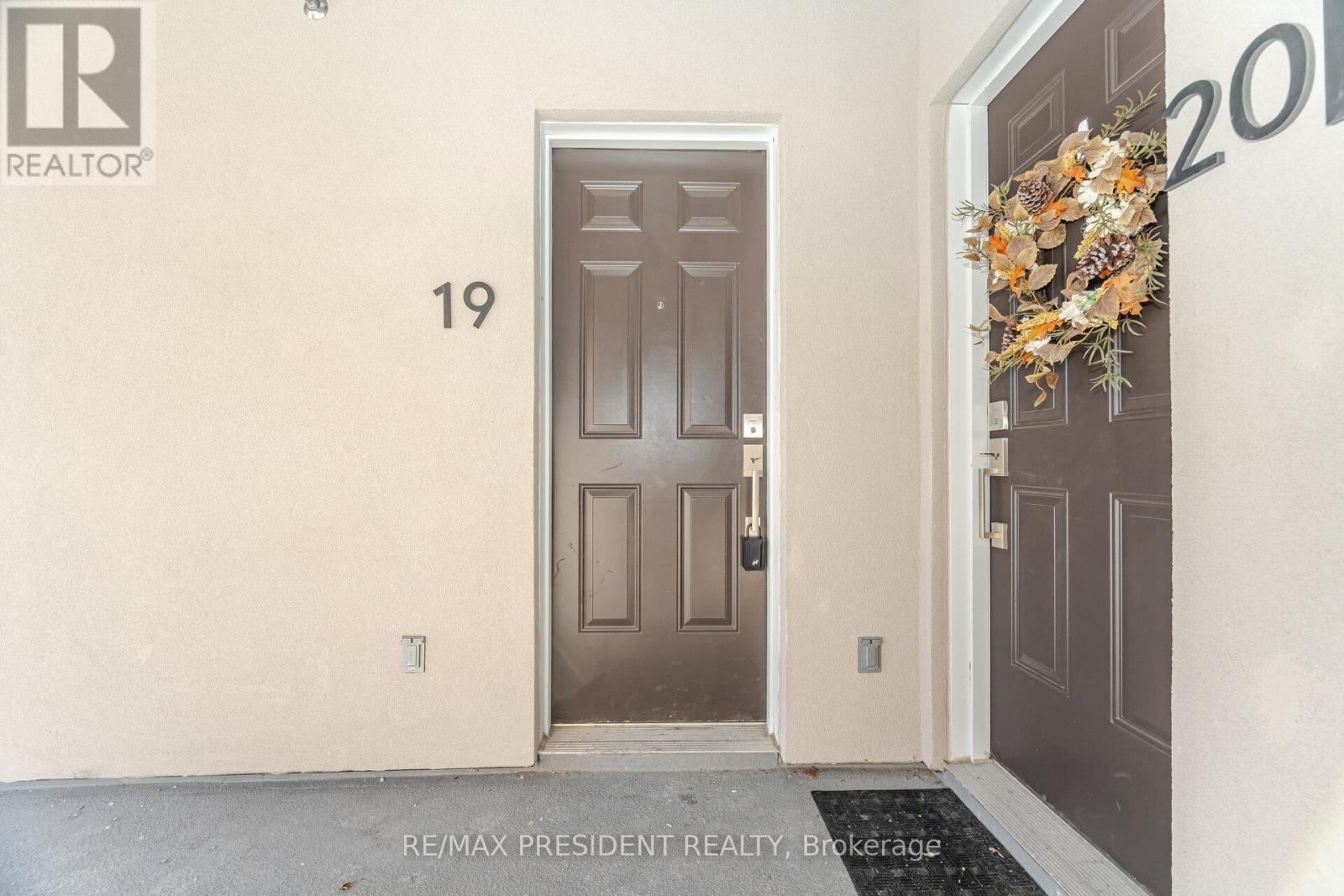 19 - 4015 Hickory Drive, Mississauga, ON - With Exterior