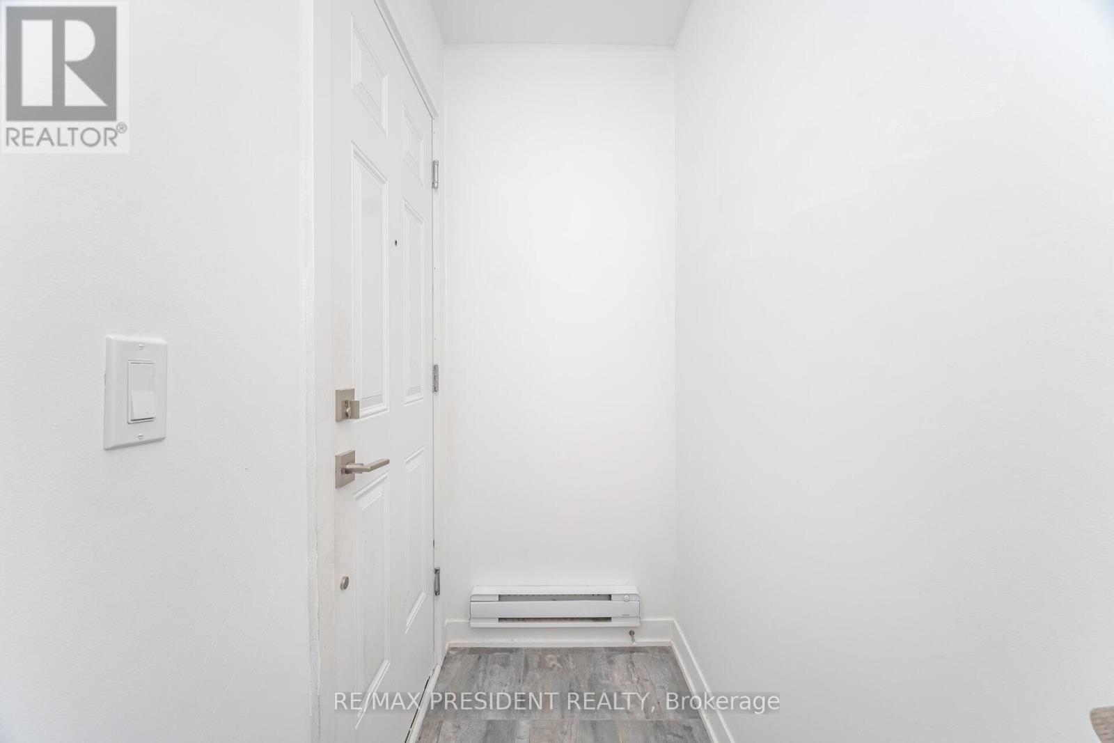 19 - 4015 Hickory Drive, Mississauga, ON - Indoor Photo Showing Other Room