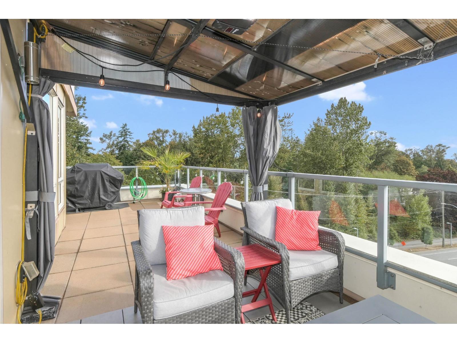 503 19228 64 Avenue, Surrey, BC - Outdoor With Exterior