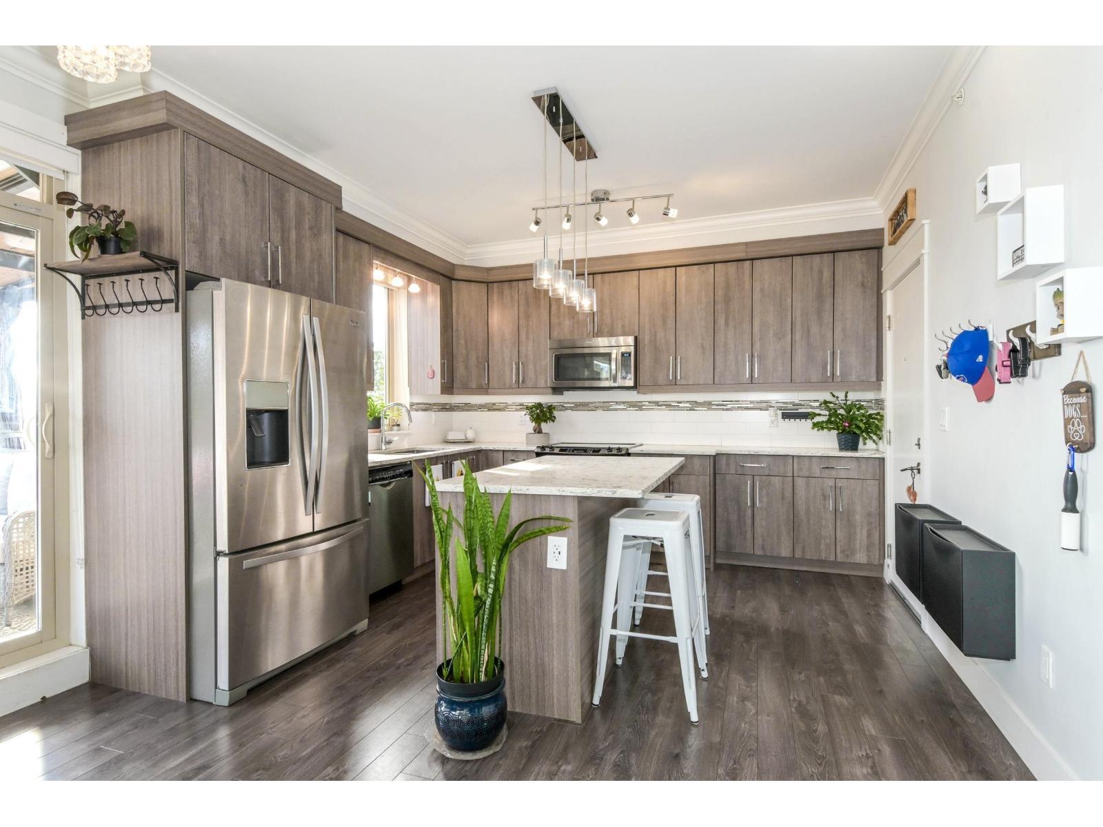 503 19228 64 Avenue, Surrey, BC - Indoor Photo Showing Kitchen With Stainless Steel Kitchen