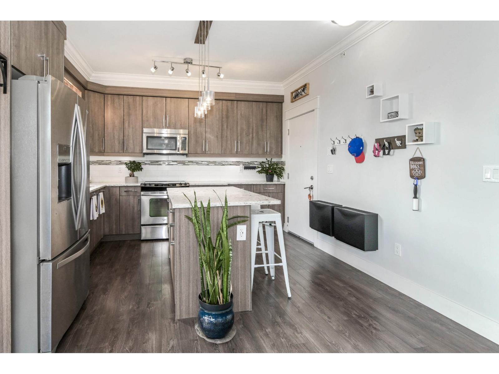 503 19228 64 Avenue, Surrey, BC - Indoor Photo Showing Kitchen With Stainless Steel Kitchen