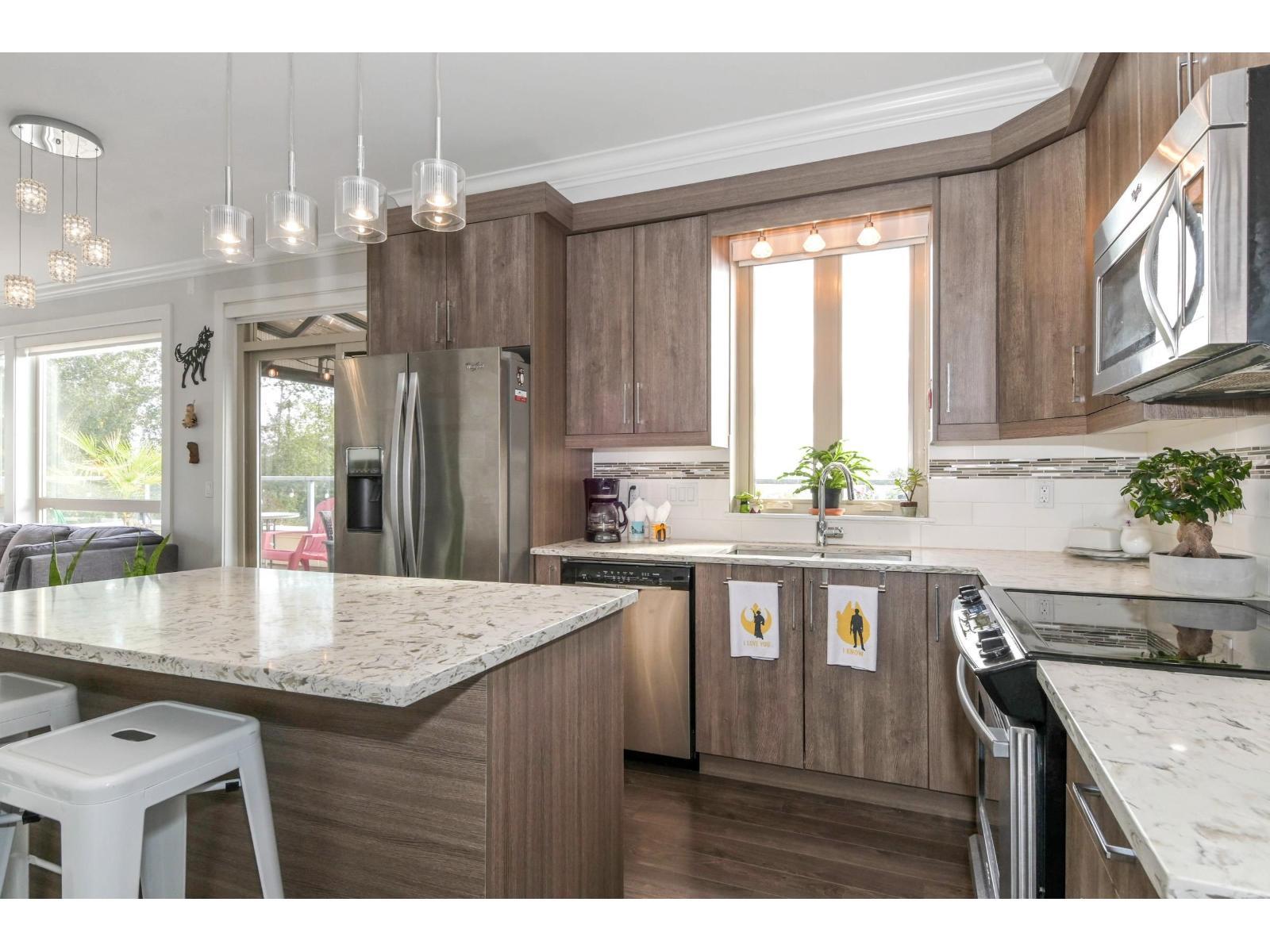 503 19228 64 Avenue, Surrey, BC - Indoor Photo Showing Kitchen With Stainless Steel Kitchen With Upgraded Kitchen