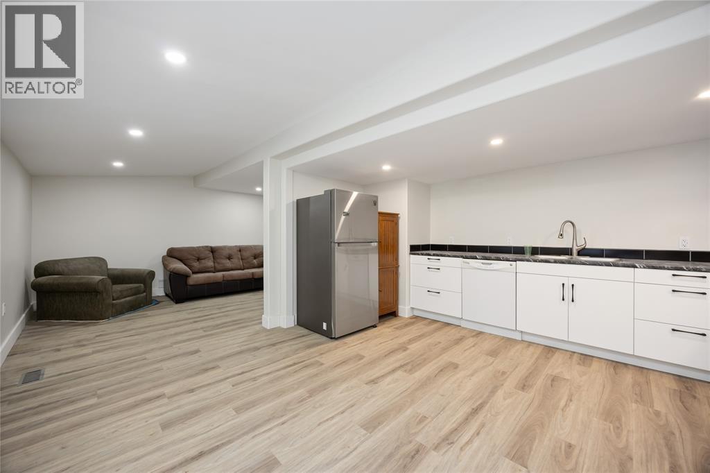 491 Beresford Street, St Clair, ON - Indoor