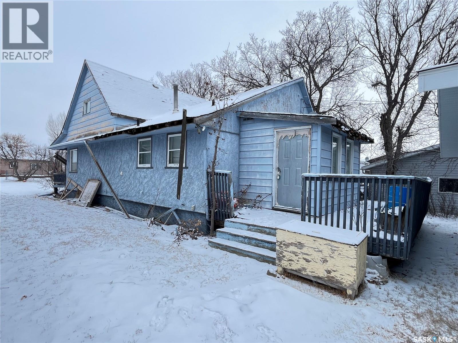 314 Lonsdale Street, Maple Creek, SK - Outdoor