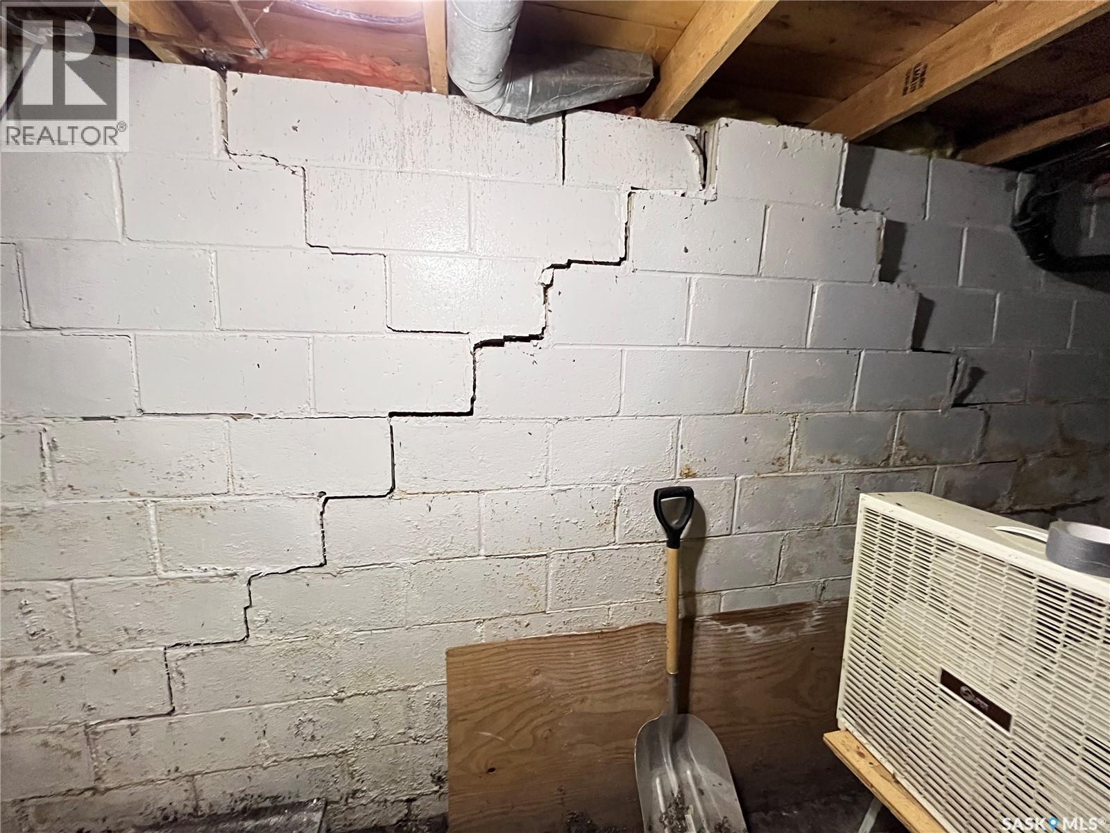 314 Lonsdale Street, Maple Creek, SK - Indoor