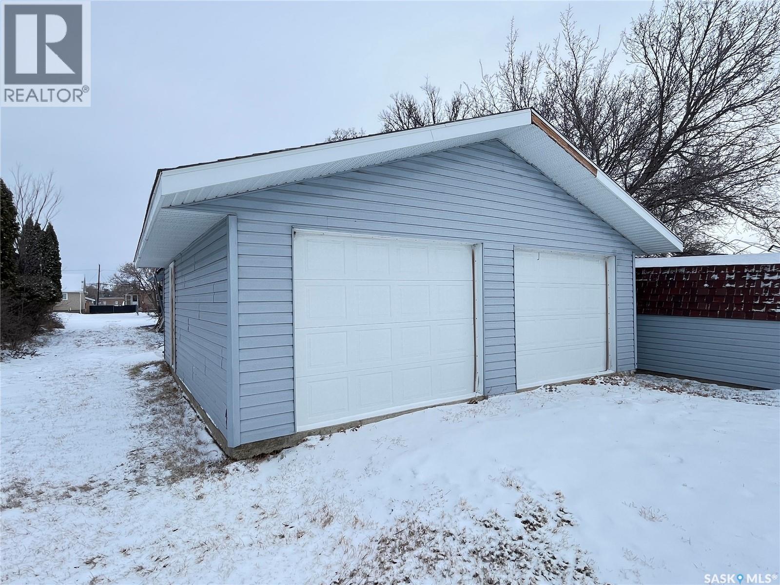 314 Lonsdale Street, Maple Creek, SK - Outdoor With Exterior