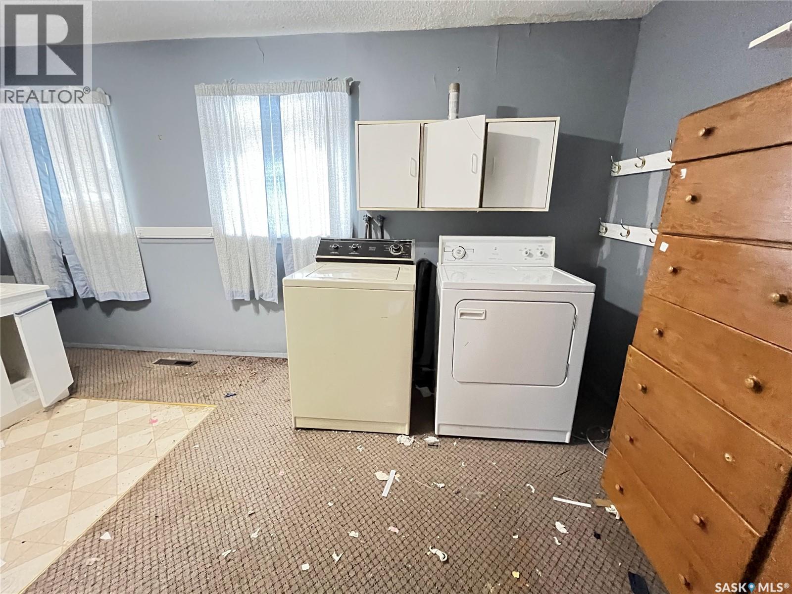 314 Lonsdale Street, Maple Creek, SK - Indoor Photo Showing Laundry Room