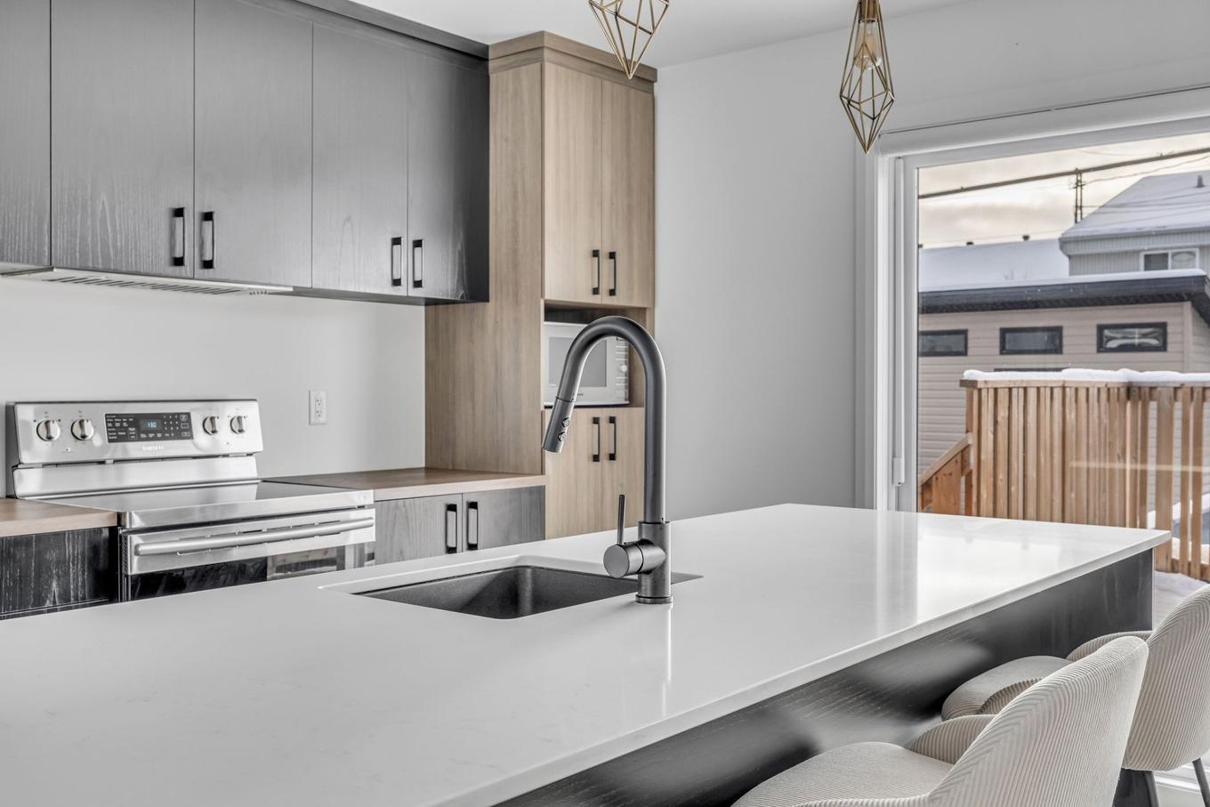 Cuisine - 2655 Rue Courbet, Lévis (Les Chutes-De-La-Chaudière-Ouest), QC - Indoor Photo Showing Kitchen With Upgraded Kitchen