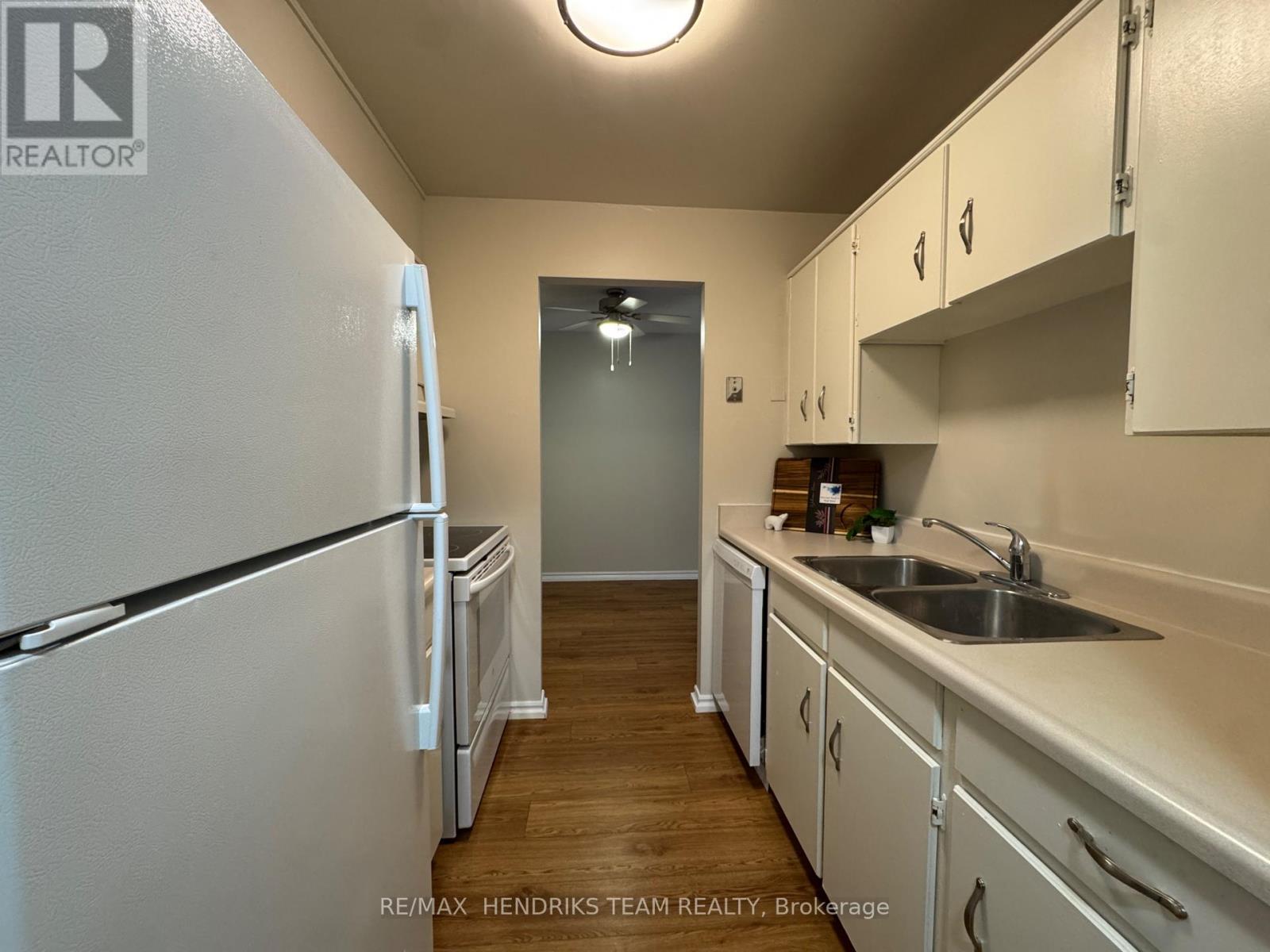 B304 - 19B High Street, Fort Erie (Central), ON - Indoor Photo Showing Kitchen With Double Sink