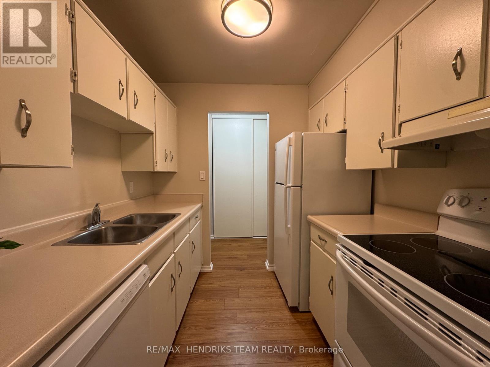 B304 - 19B High Street, Fort Erie (Central), ON - Indoor Photo Showing Kitchen With Double Sink