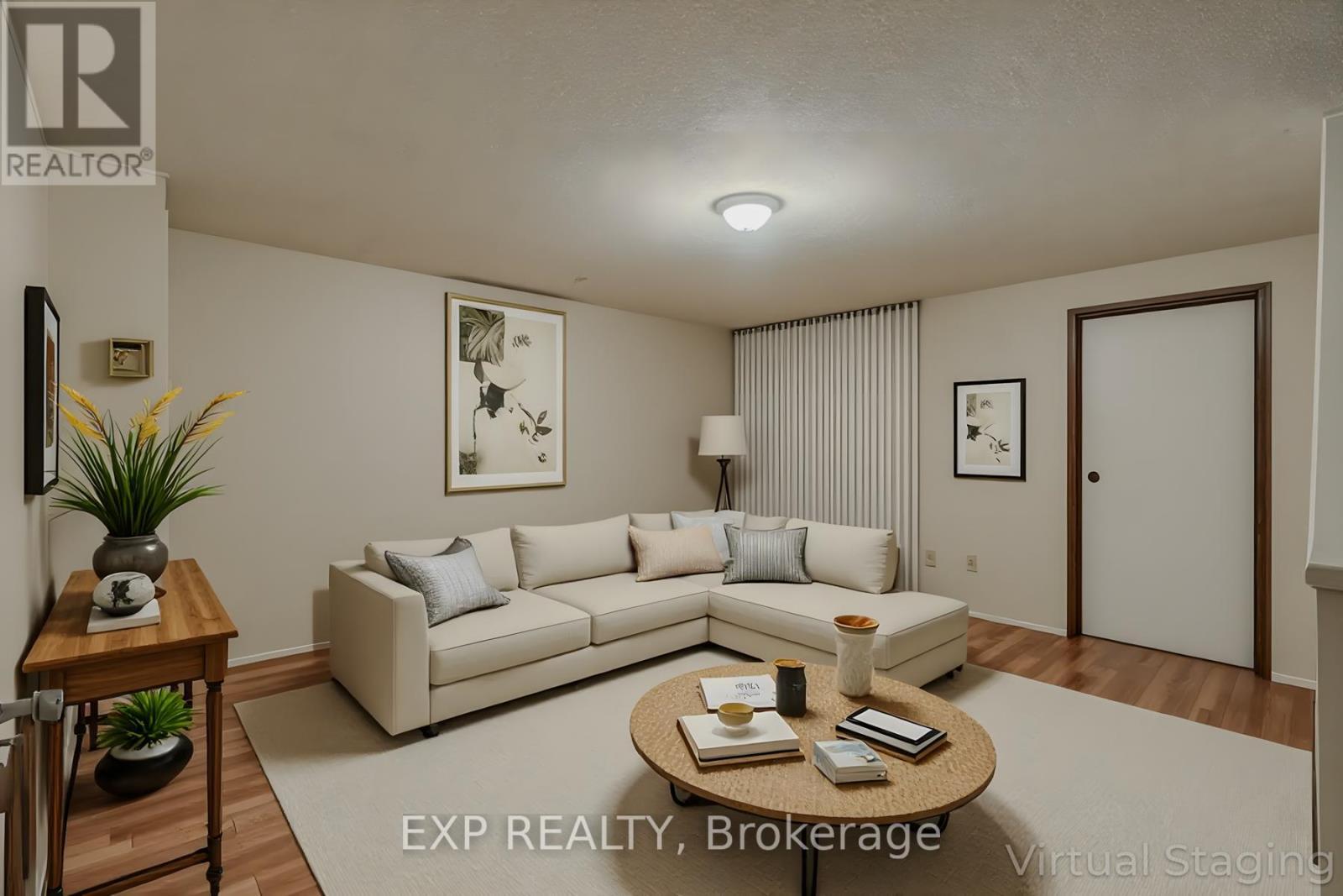 5 - 392 Springbank Avenue N, Woodstock, ON - Indoor Photo Showing Living Room