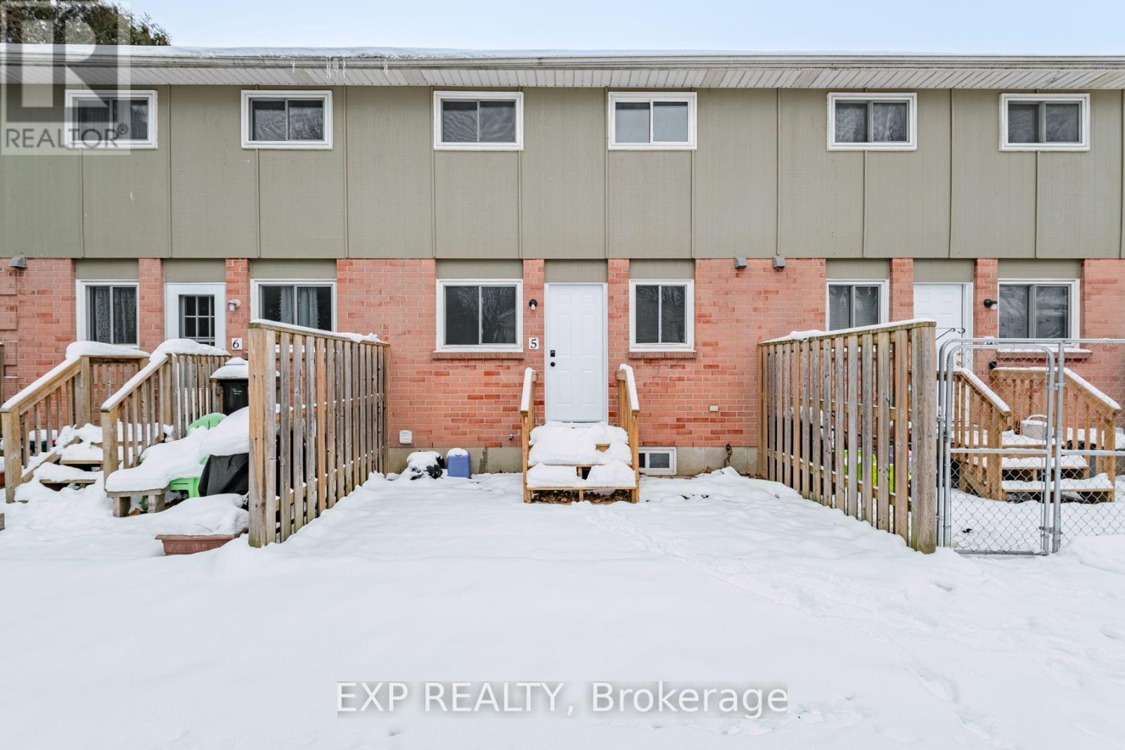 5 - 392 Springbank Avenue N, Woodstock, ON - Outdoor With Exterior