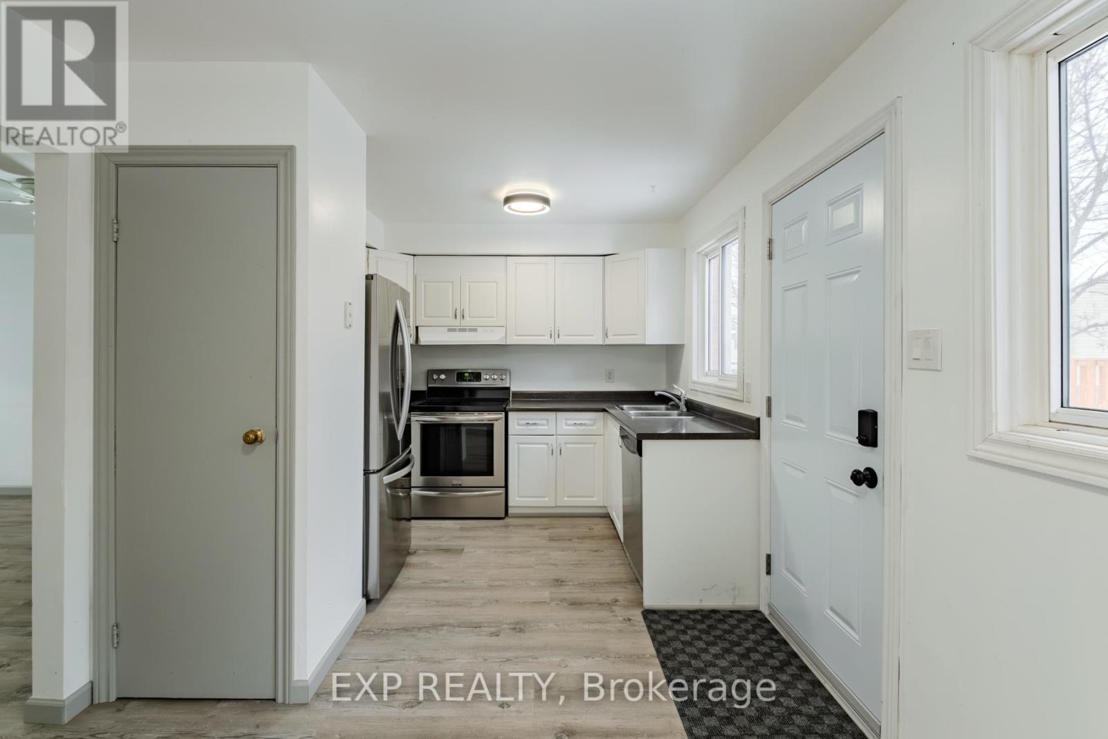 5 - 392 Springbank Avenue N, Woodstock, ON - Indoor Photo Showing Other Room