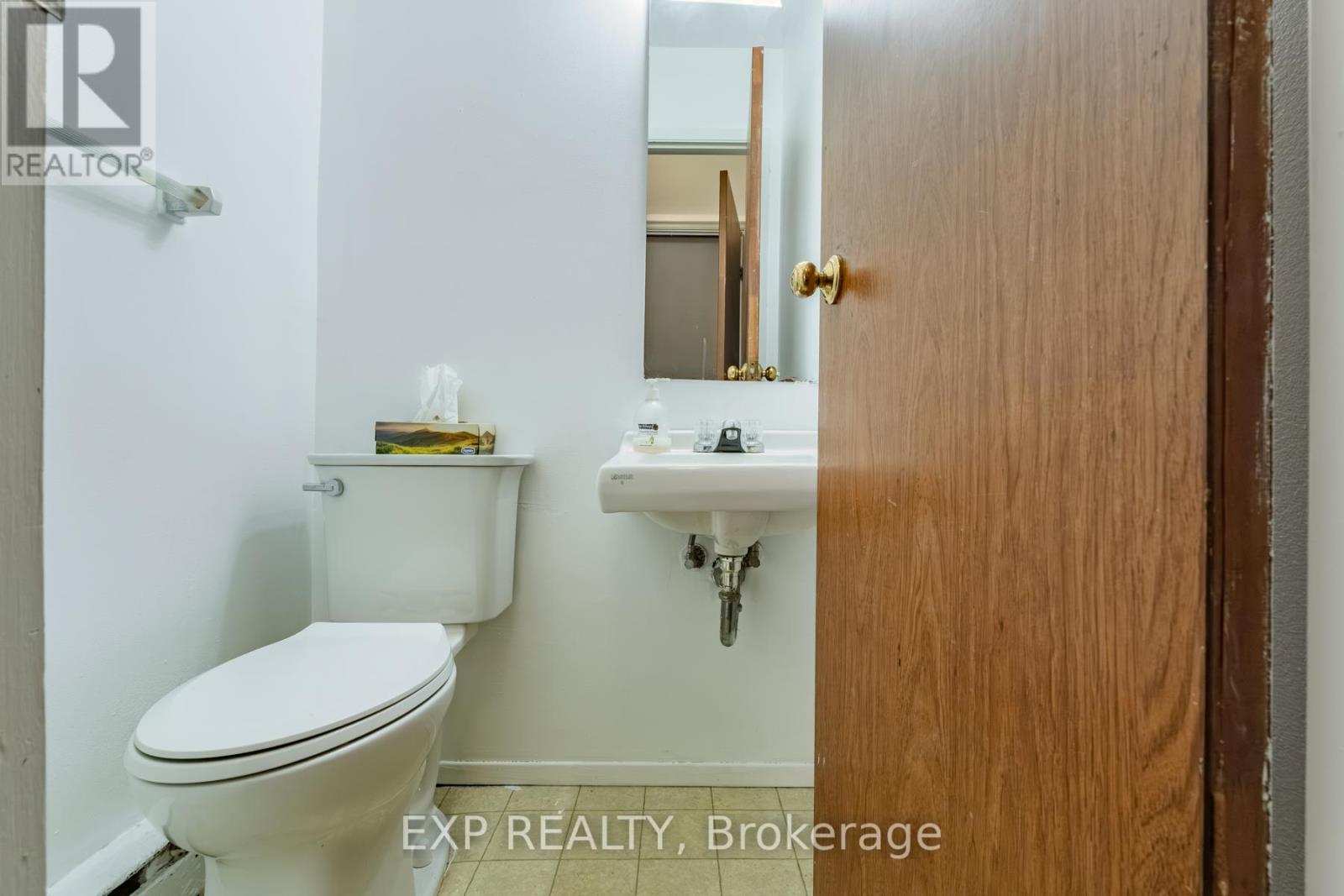5 - 392 Springbank Avenue N, Woodstock, ON - Indoor Photo Showing Bathroom