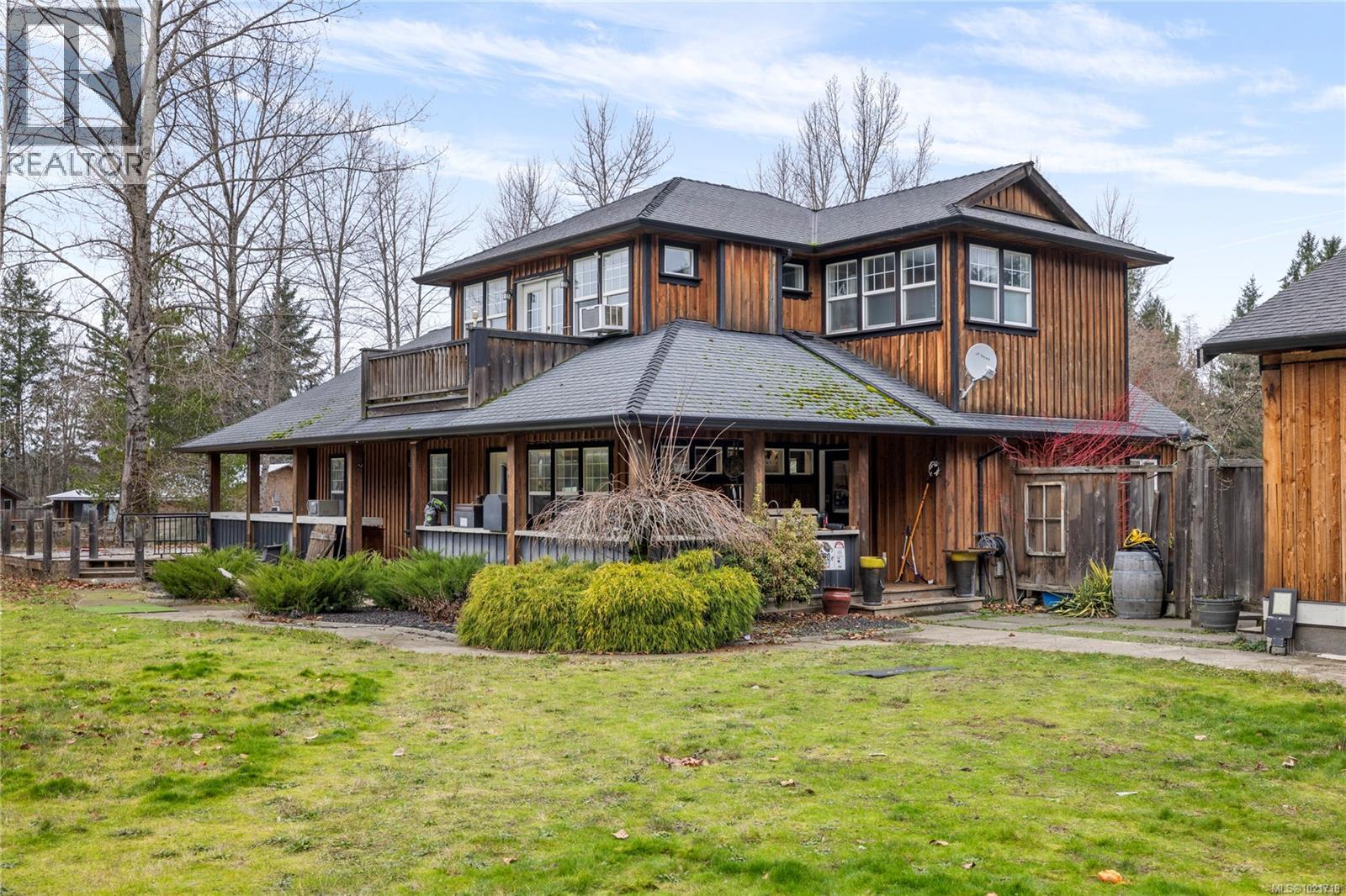 3805 Kriscott Rd, Whiskey Creek, BC - Outdoor With Deck Patio Veranda