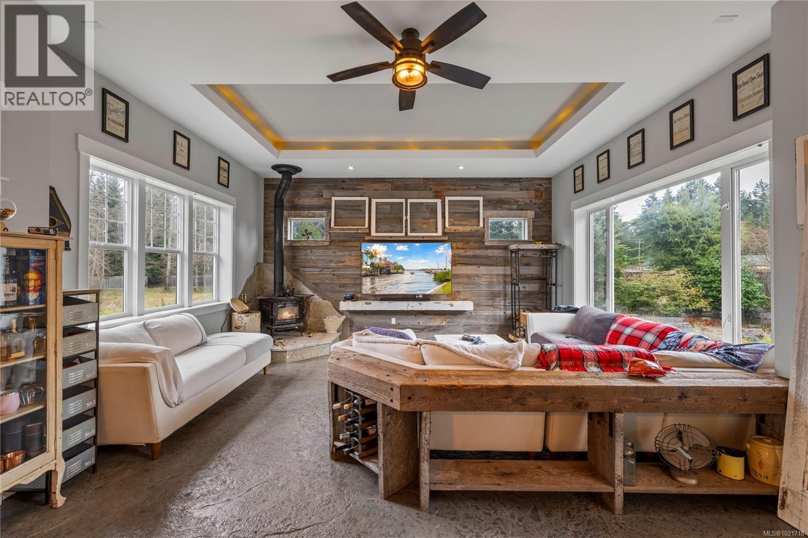 3805 Kriscott Rd, Whiskey Creek, BC - Indoor