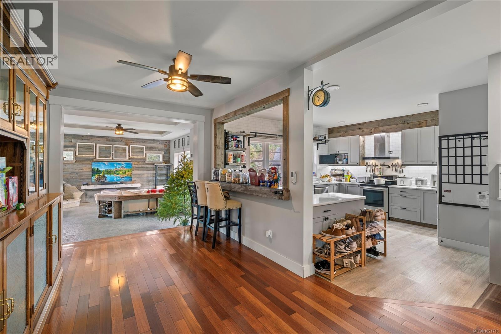 3805 Kriscott Rd, Whiskey Creek, BC - Indoor