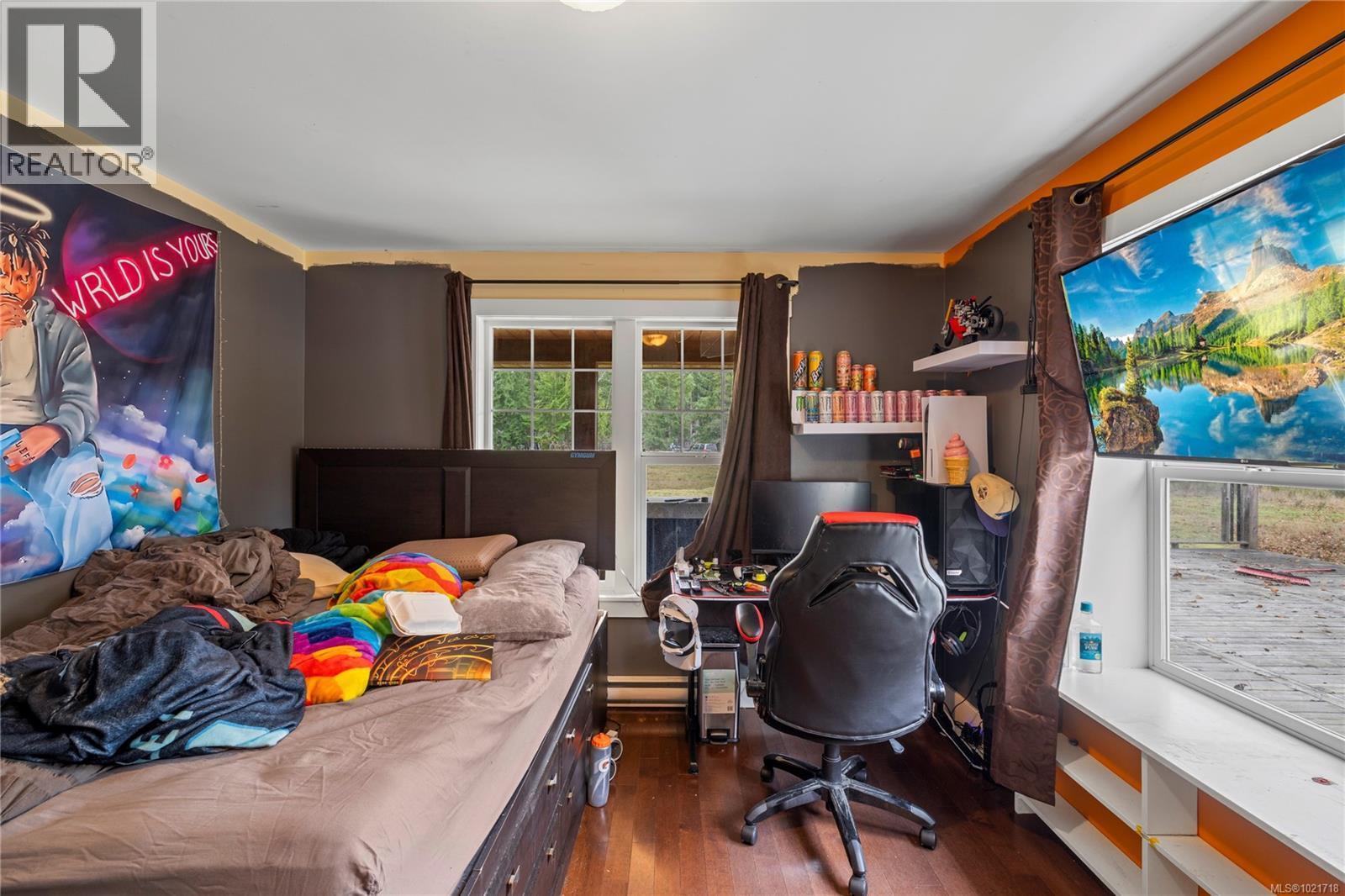 3805 Kriscott Rd, Whiskey Creek, BC - Indoor