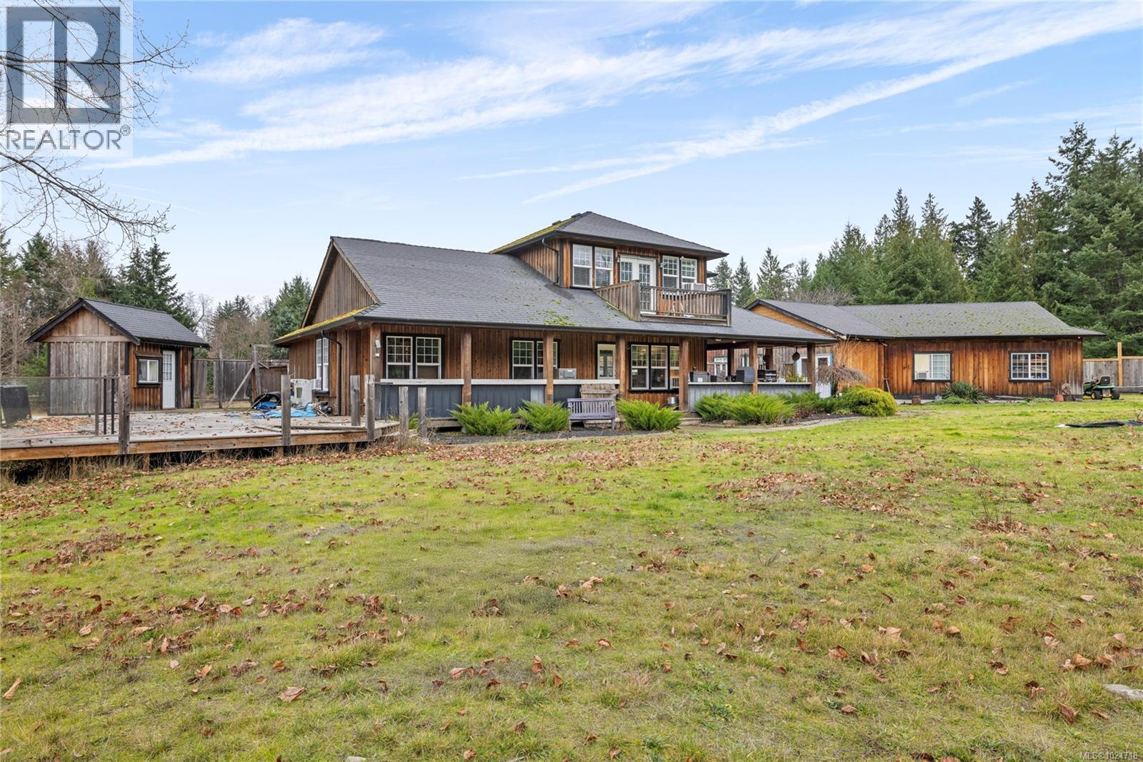 3805 Kriscott Rd, Whiskey Creek, BC - Outdoor With Deck Patio Veranda