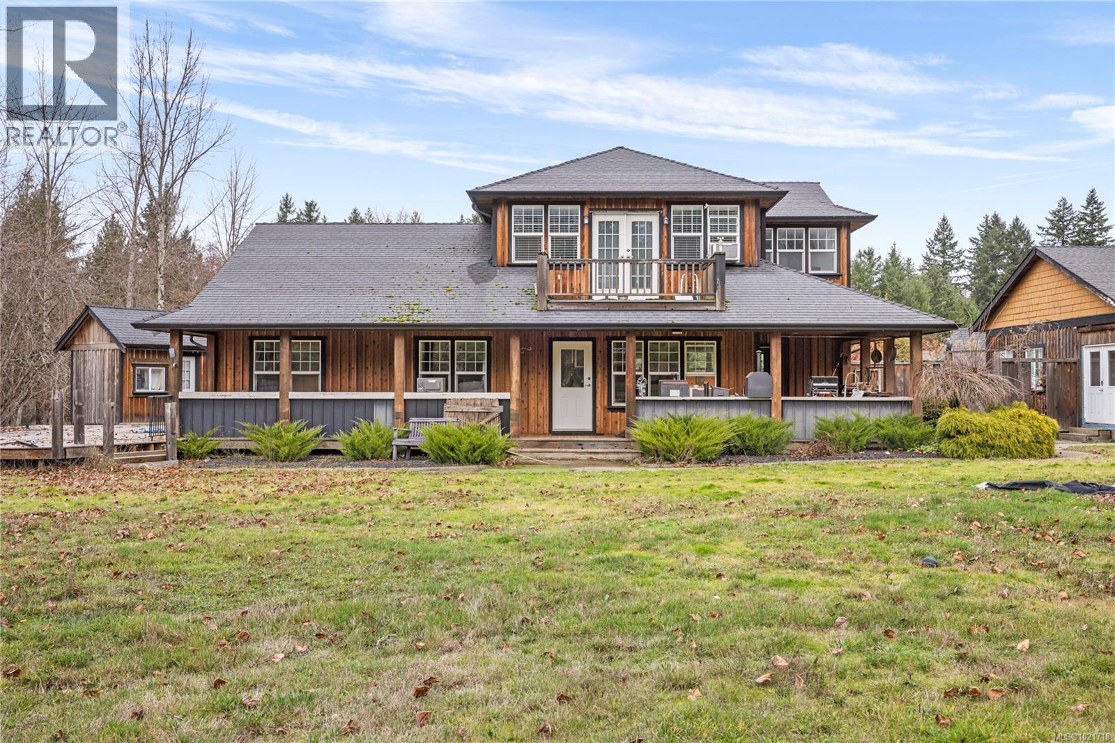 3805 Kriscott Rd, Whiskey Creek, BC - Outdoor With Deck Patio Veranda With Facade