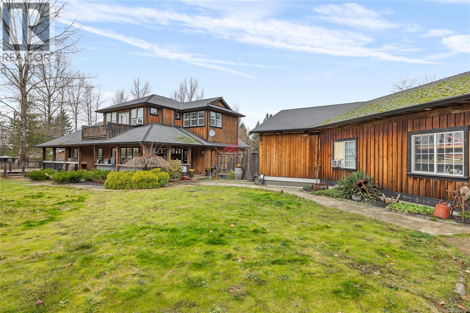 3805 Kriscott Rd, Whiskey Creek, BC - Outdoor With Deck Patio Veranda