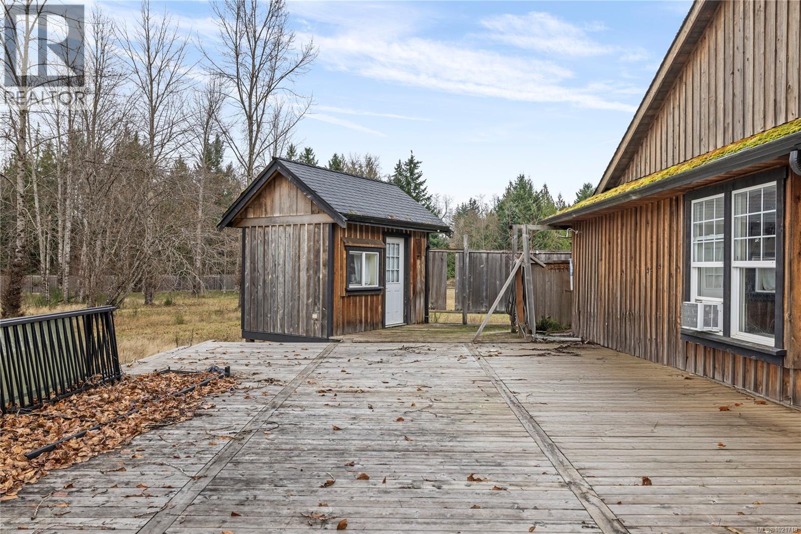 3805 Kriscott Rd, Whiskey Creek, BC - Outdoor