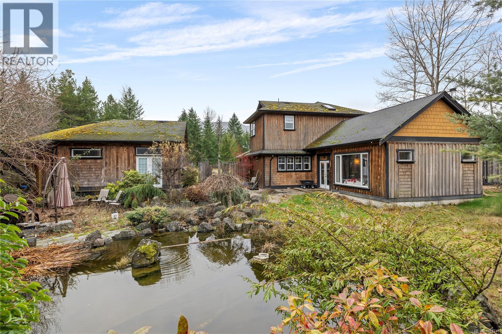 3805 Kriscott Rd, Whiskey Creek, BC - Outdoor