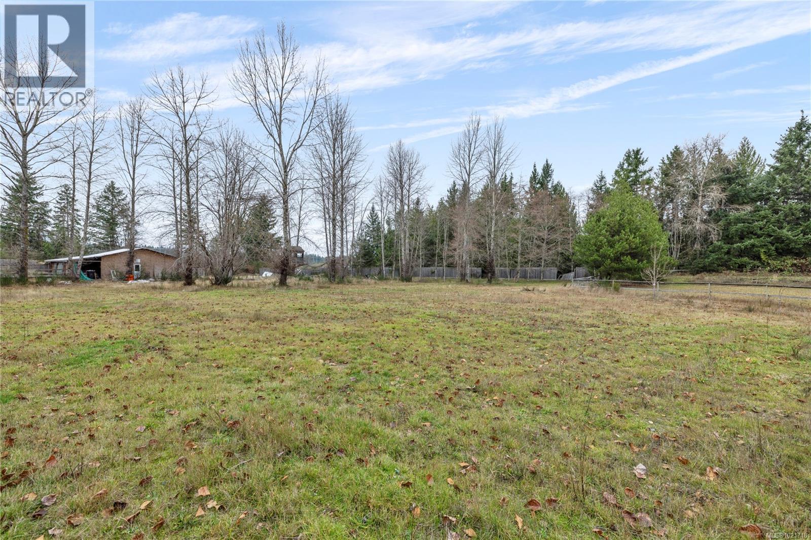 3805 Kriscott Rd, Whiskey Creek, BC - Outdoor