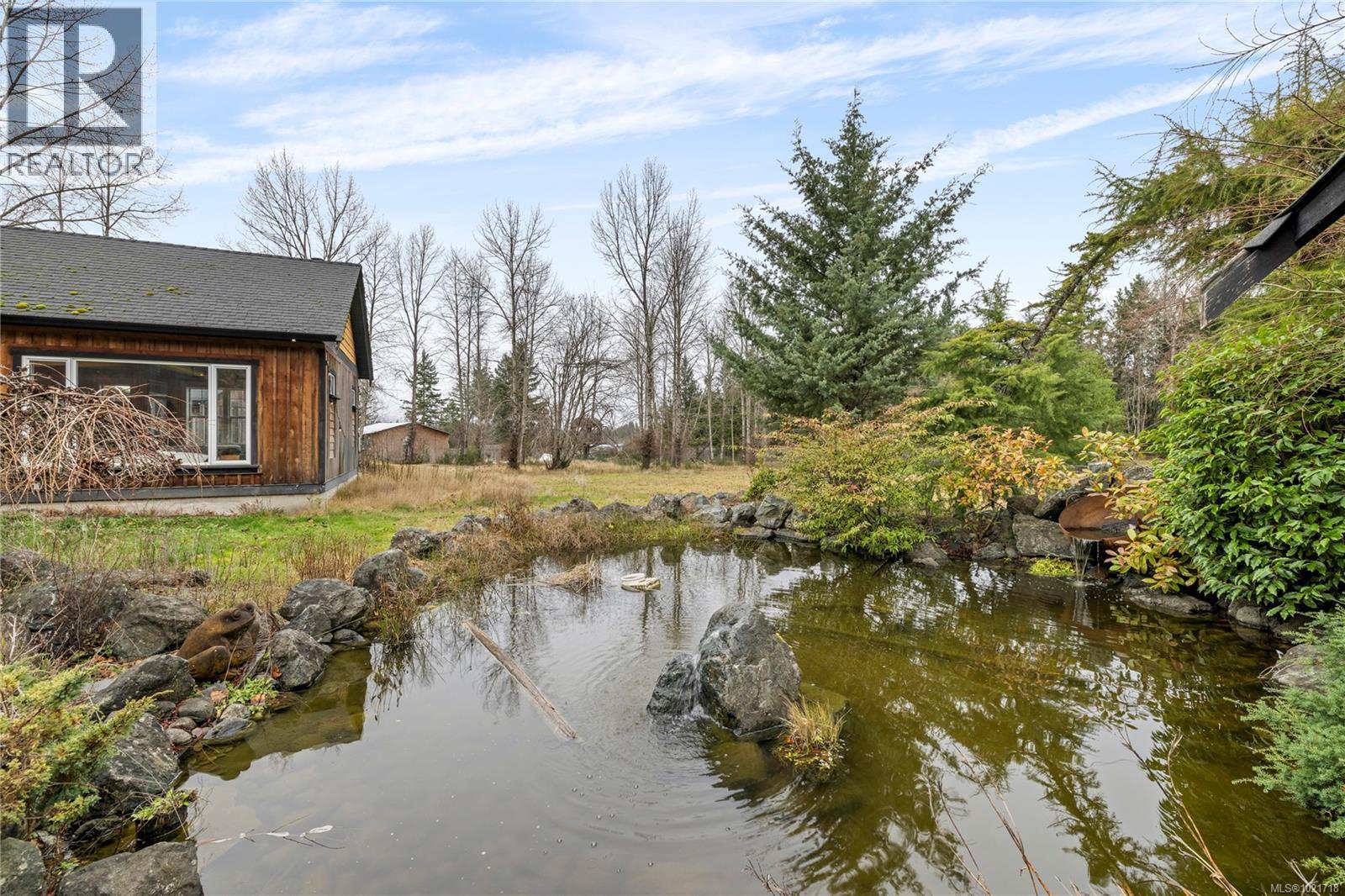 3805 Kriscott Rd, Whiskey Creek, BC - Outdoor