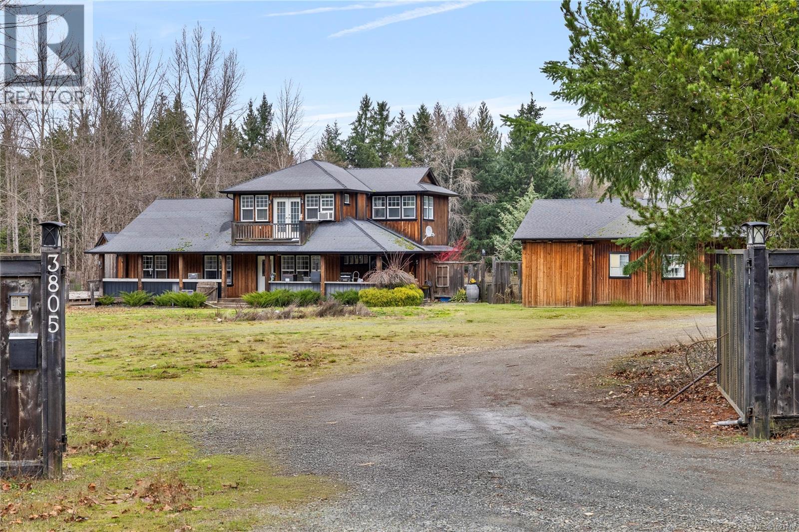 3805 Kriscott Rd, Whiskey Creek, BC - Outdoor