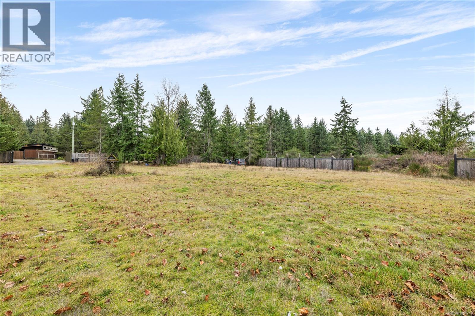 3805 Kriscott Rd, Whiskey Creek, BC - Outdoor