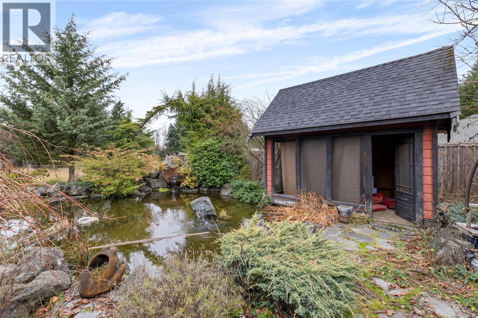 3805 Kriscott Rd, Whiskey Creek, BC - Outdoor