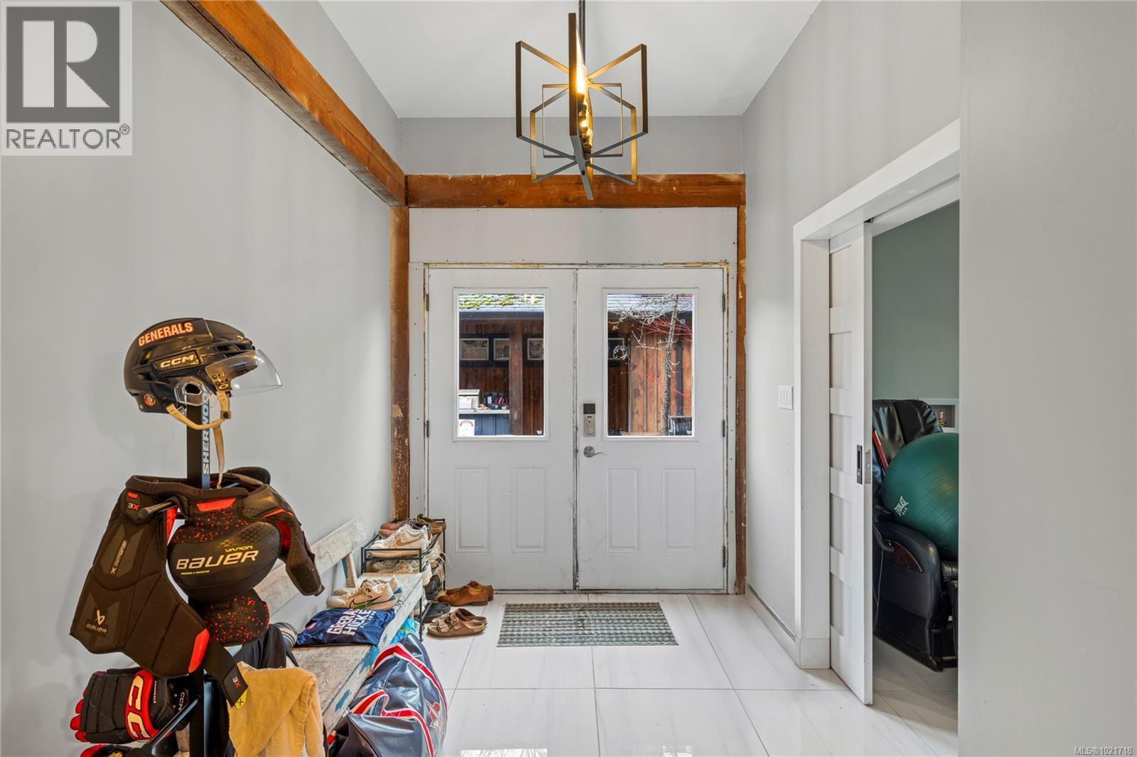 3805 Kriscott Rd, Whiskey Creek, BC - Indoor Photo Showing Other Room