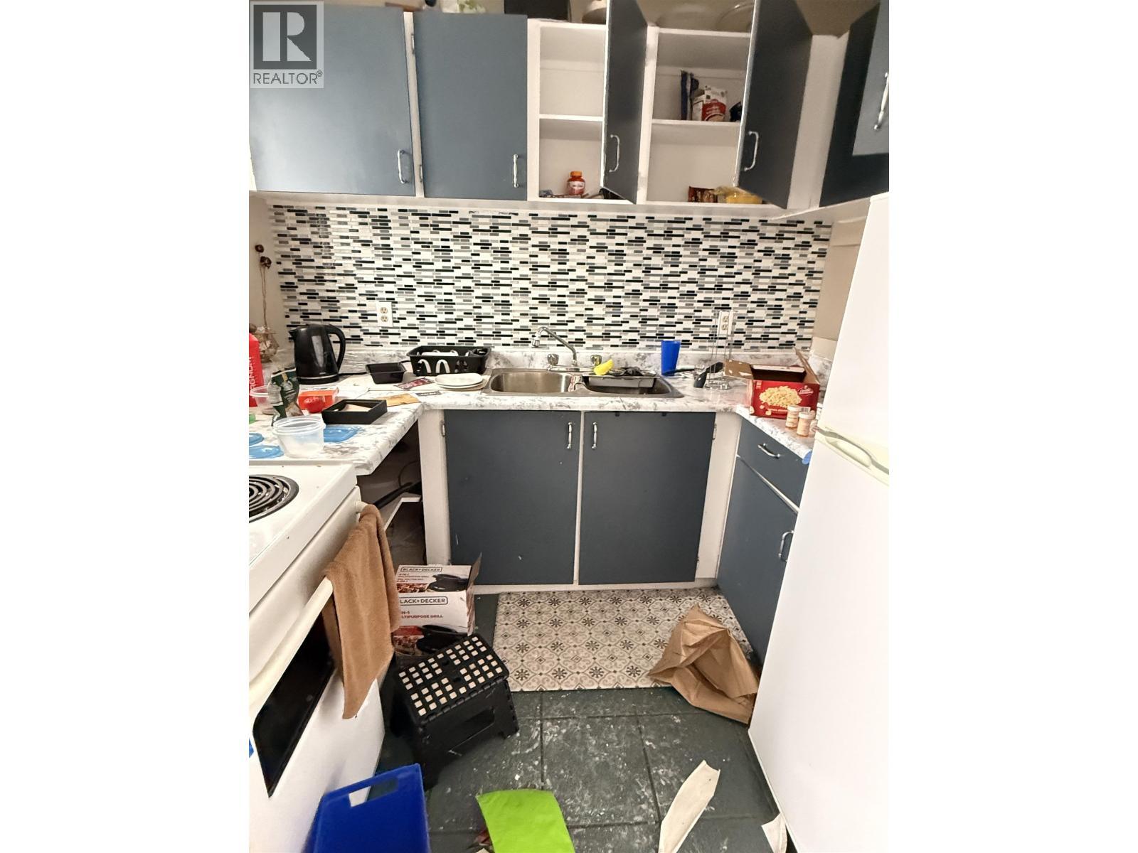 9815 97 Street, Fort St. John, BC - Indoor Photo Showing Kitchen