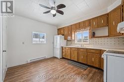 Kitchen eating area -