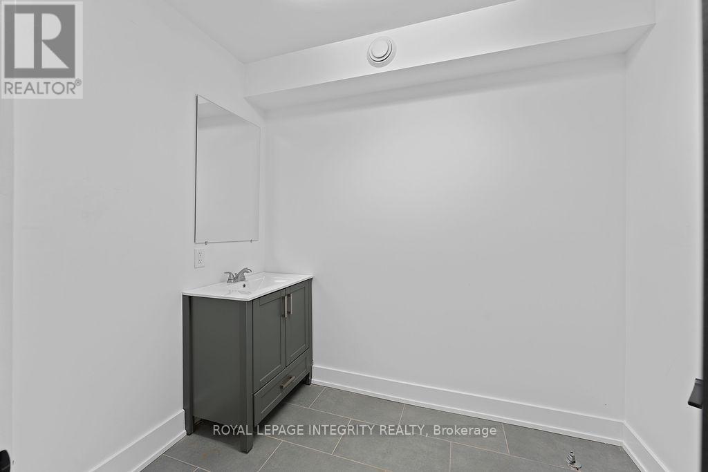 32 Market Street N, Smiths Falls, ON