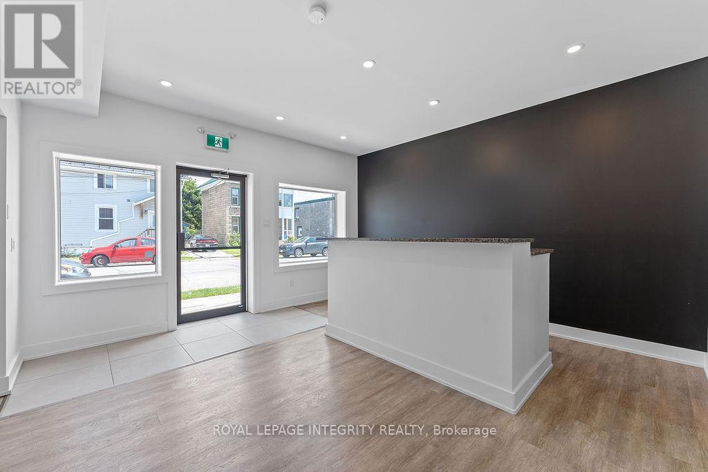 32 Market Street N, Smiths Falls, ON