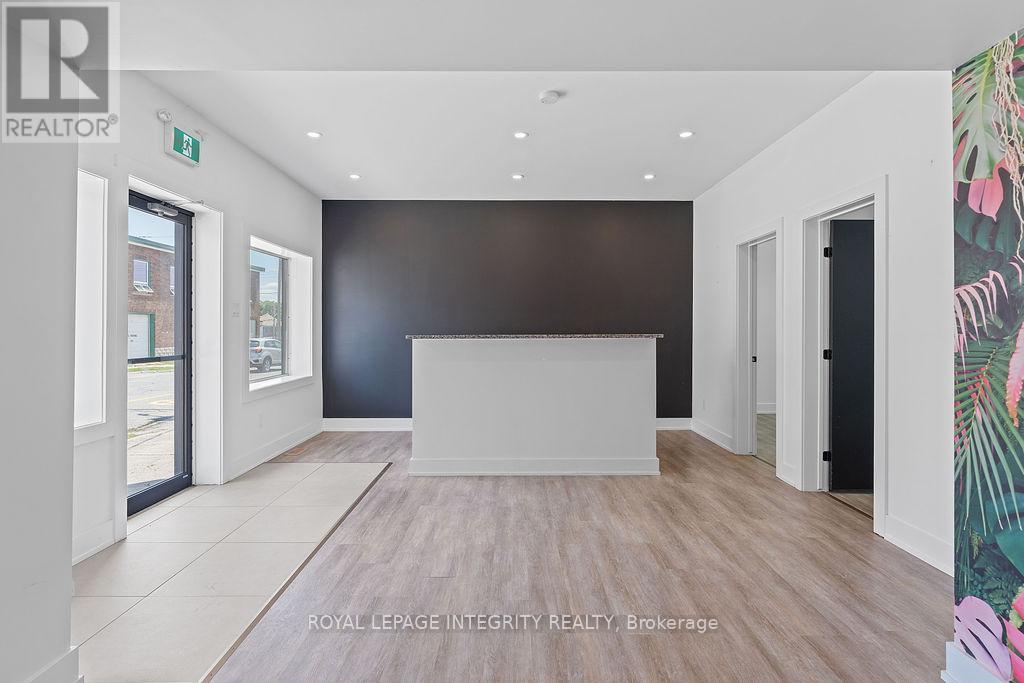 32 Market Street N, Smiths Falls, ON