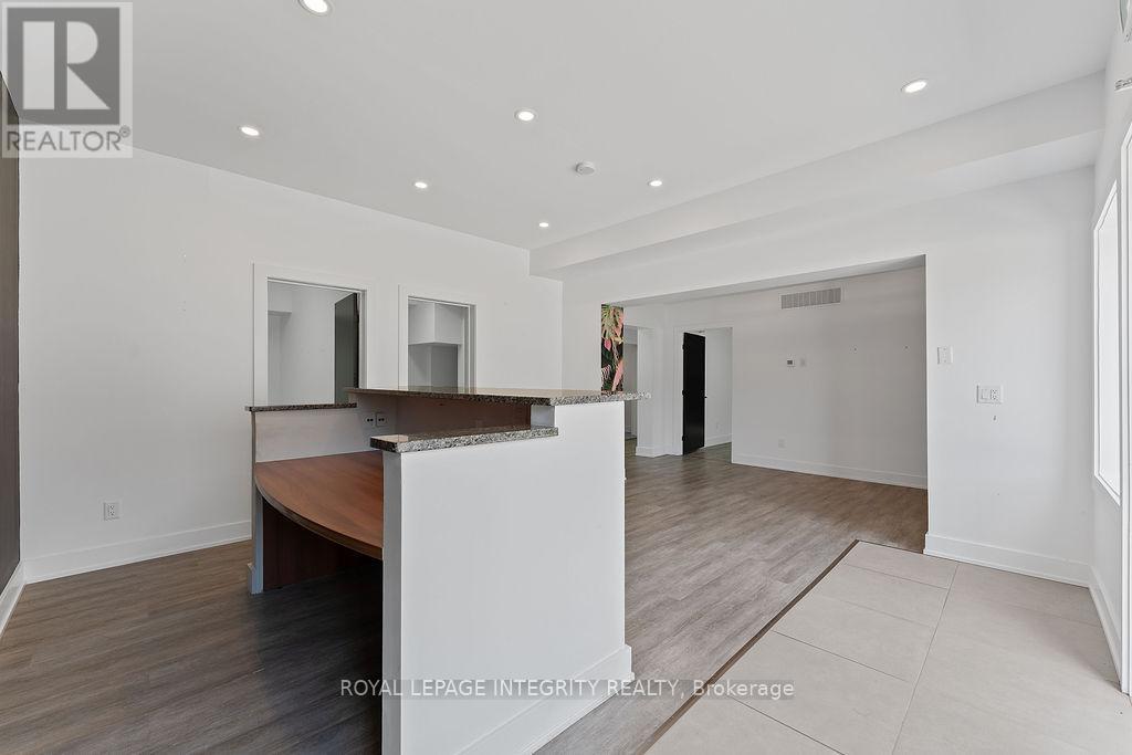 32 Market Street N, Smiths Falls, ON