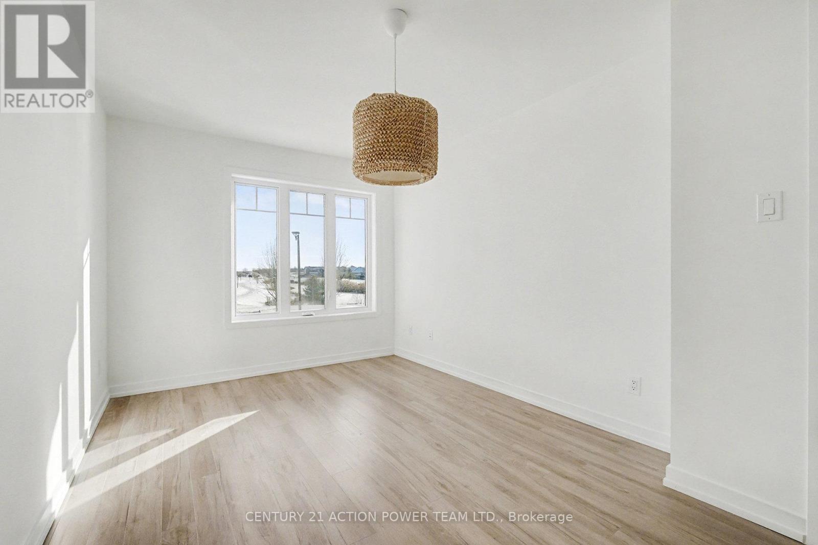 99 St Moritz Trail E, Russell, ON - Indoor Photo Showing Other Room